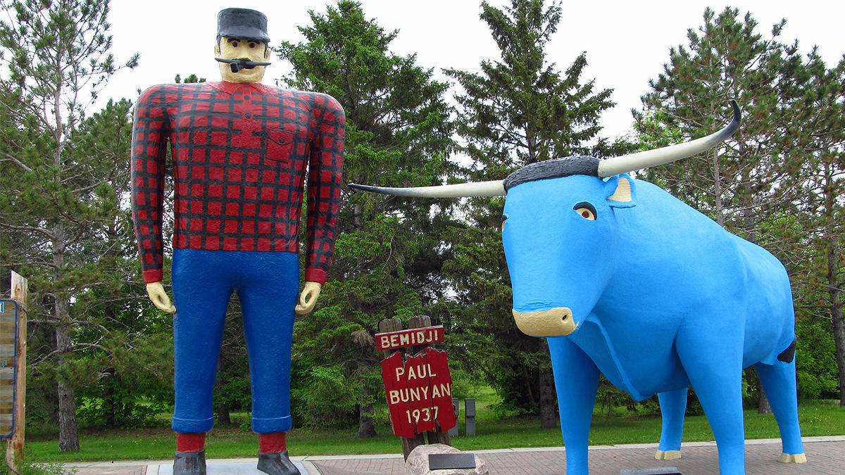 Paul Bunyan and Babe the Blue Ox statues in Bemidji